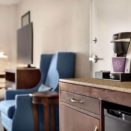 Hilton Garden Inn Stony Brook Eksteriør billede
