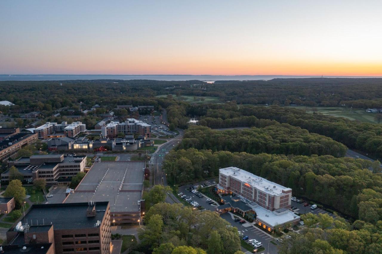 Hilton Garden Inn Stony Brook Eksteriør billede