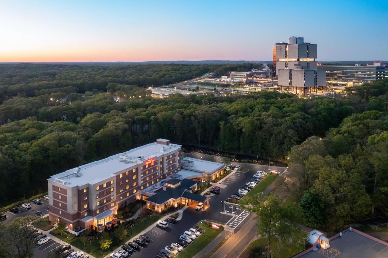 Hilton Garden Inn Stony Brook Eksteriør billede