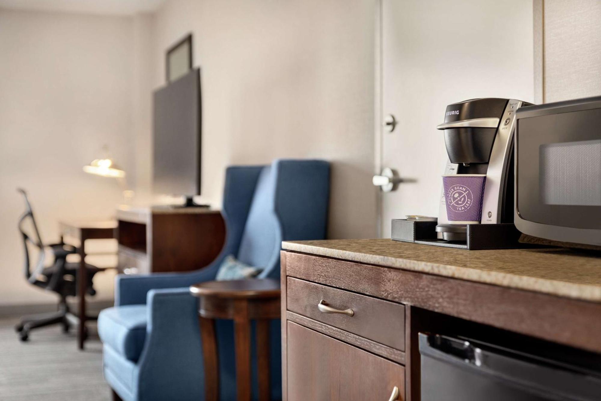 Hilton Garden Inn Stony Brook Eksteriør billede