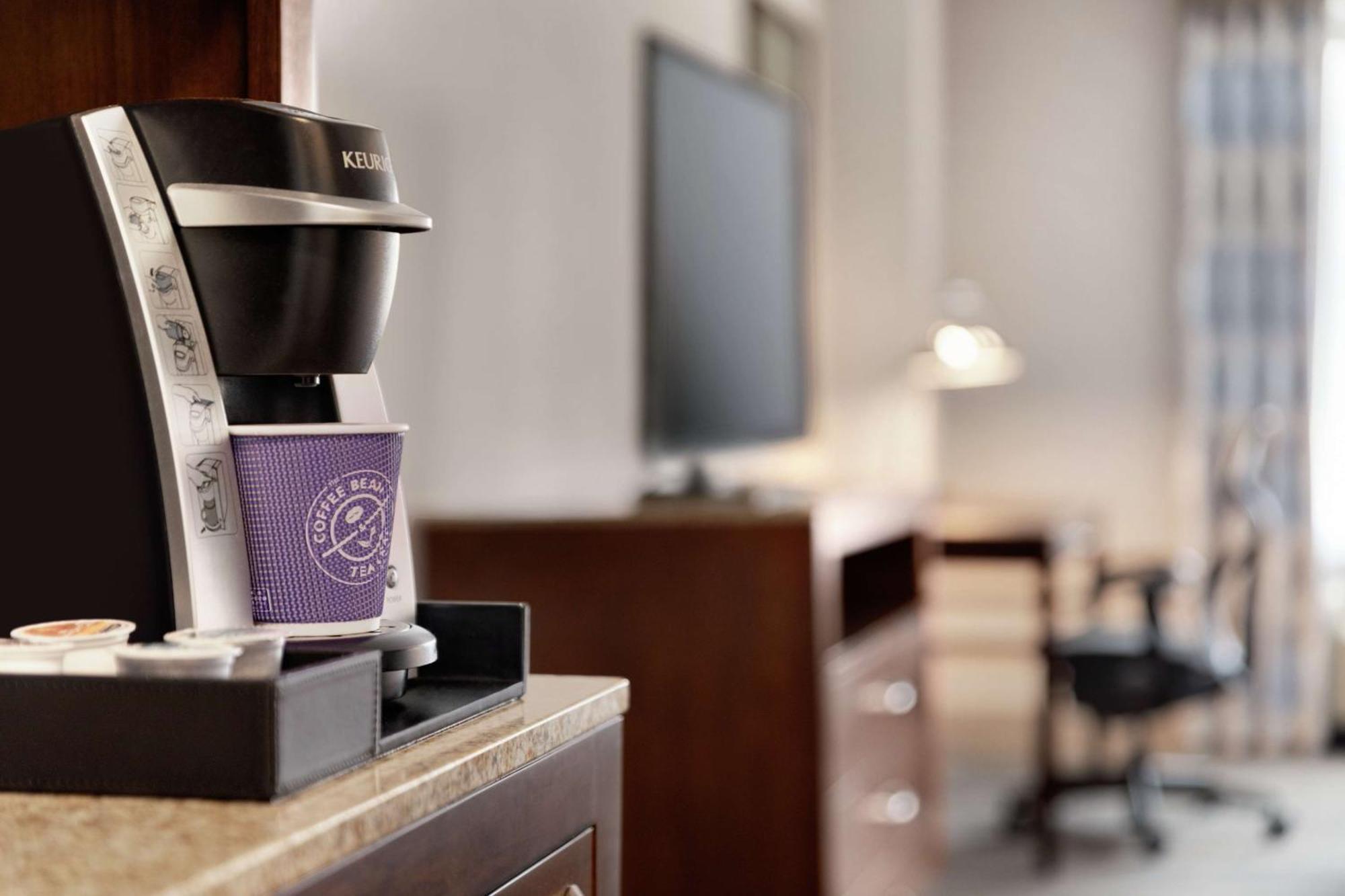 Hilton Garden Inn Stony Brook Eksteriør billede
