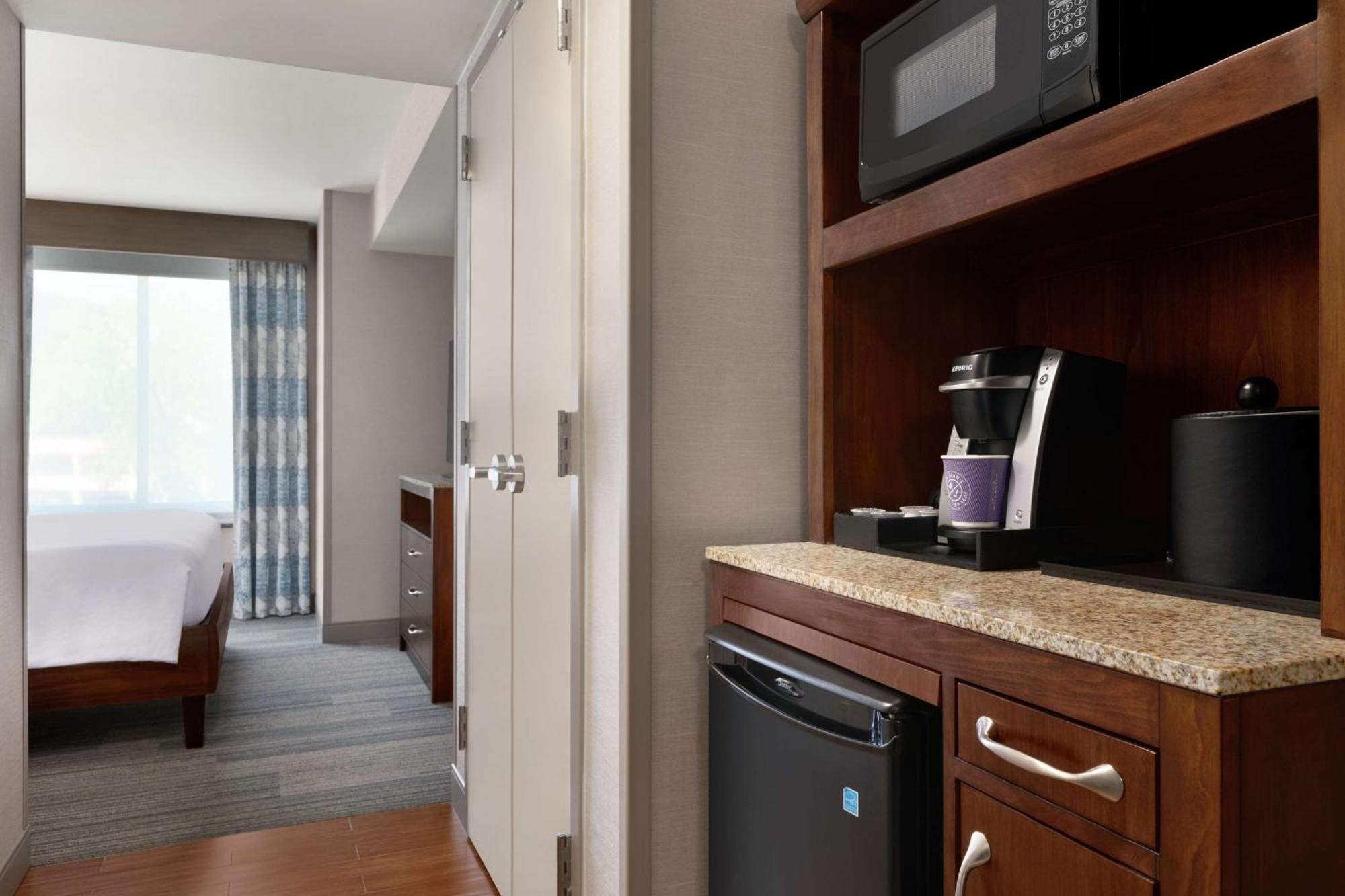 Hilton Garden Inn Stony Brook Eksteriør billede