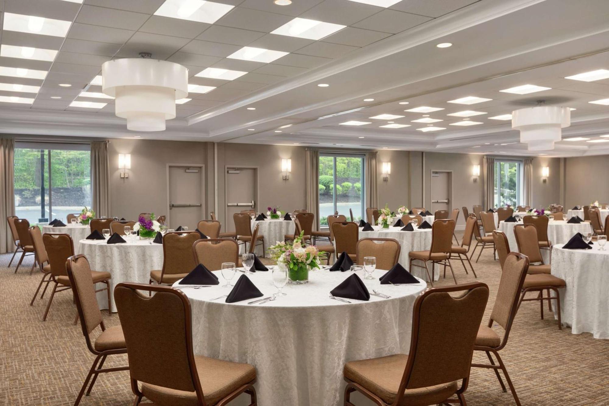 Hilton Garden Inn Stony Brook Eksteriør billede