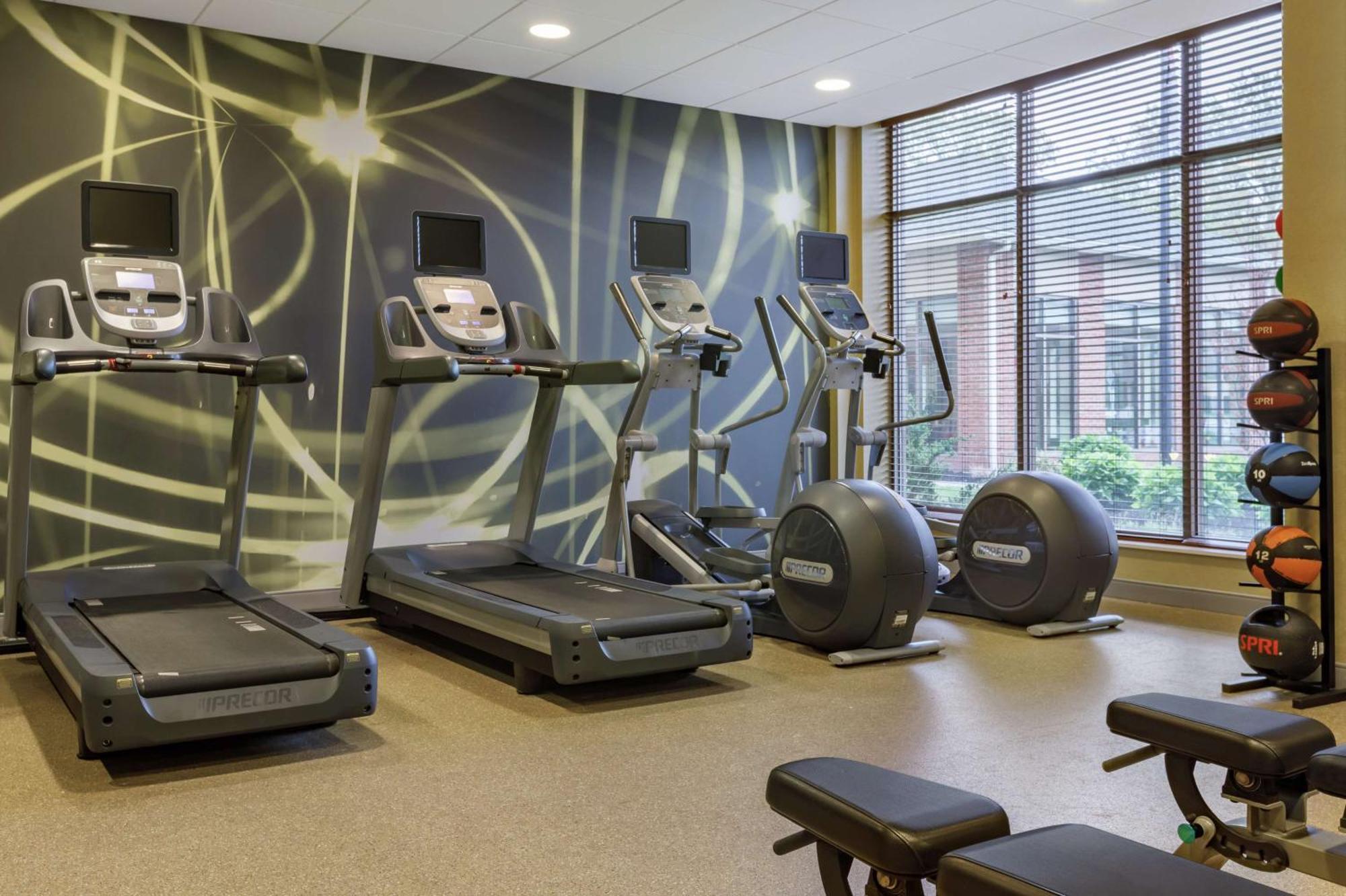 Hilton Garden Inn Stony Brook Eksteriør billede
