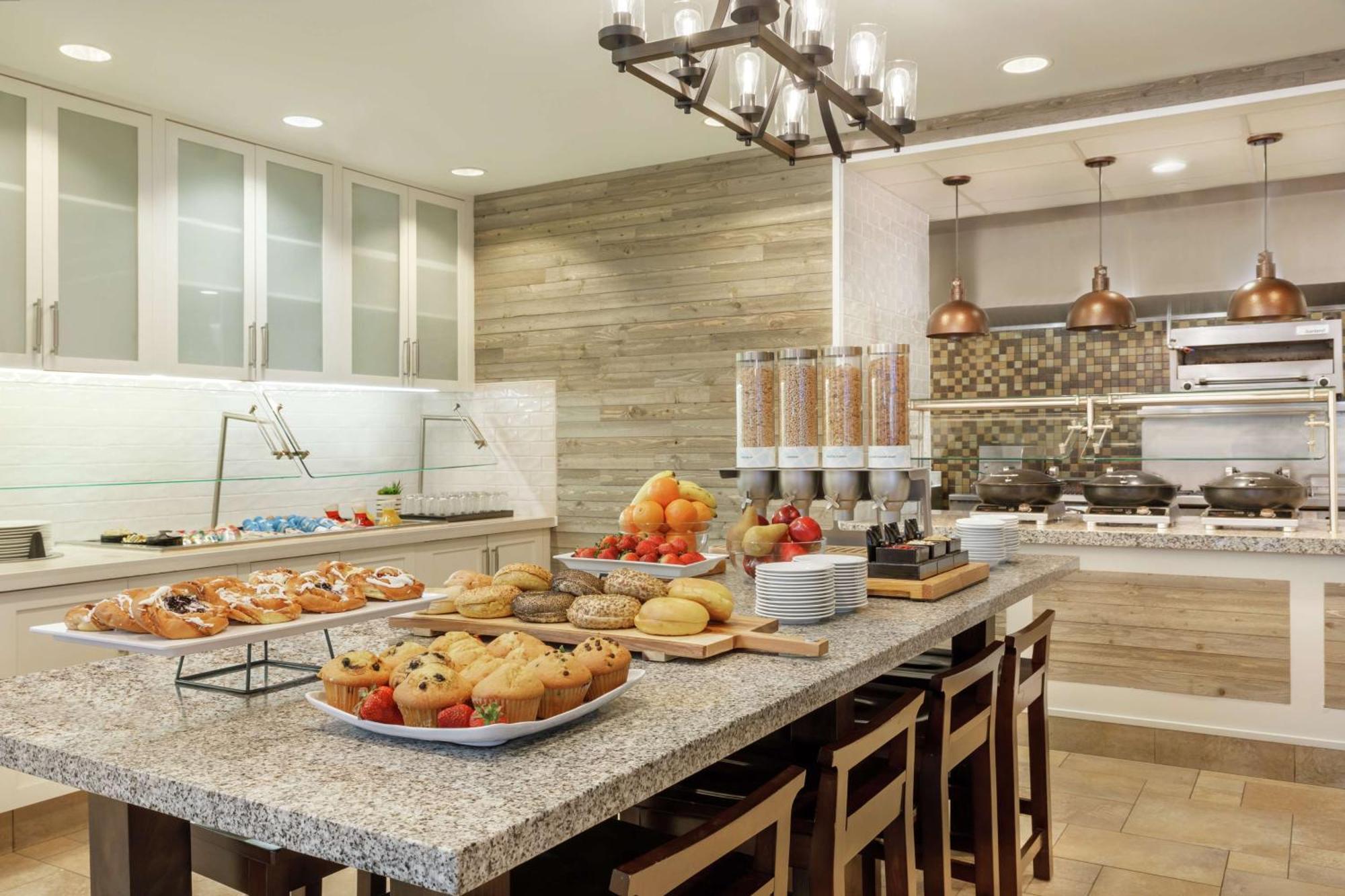 Hilton Garden Inn Stony Brook Eksteriør billede