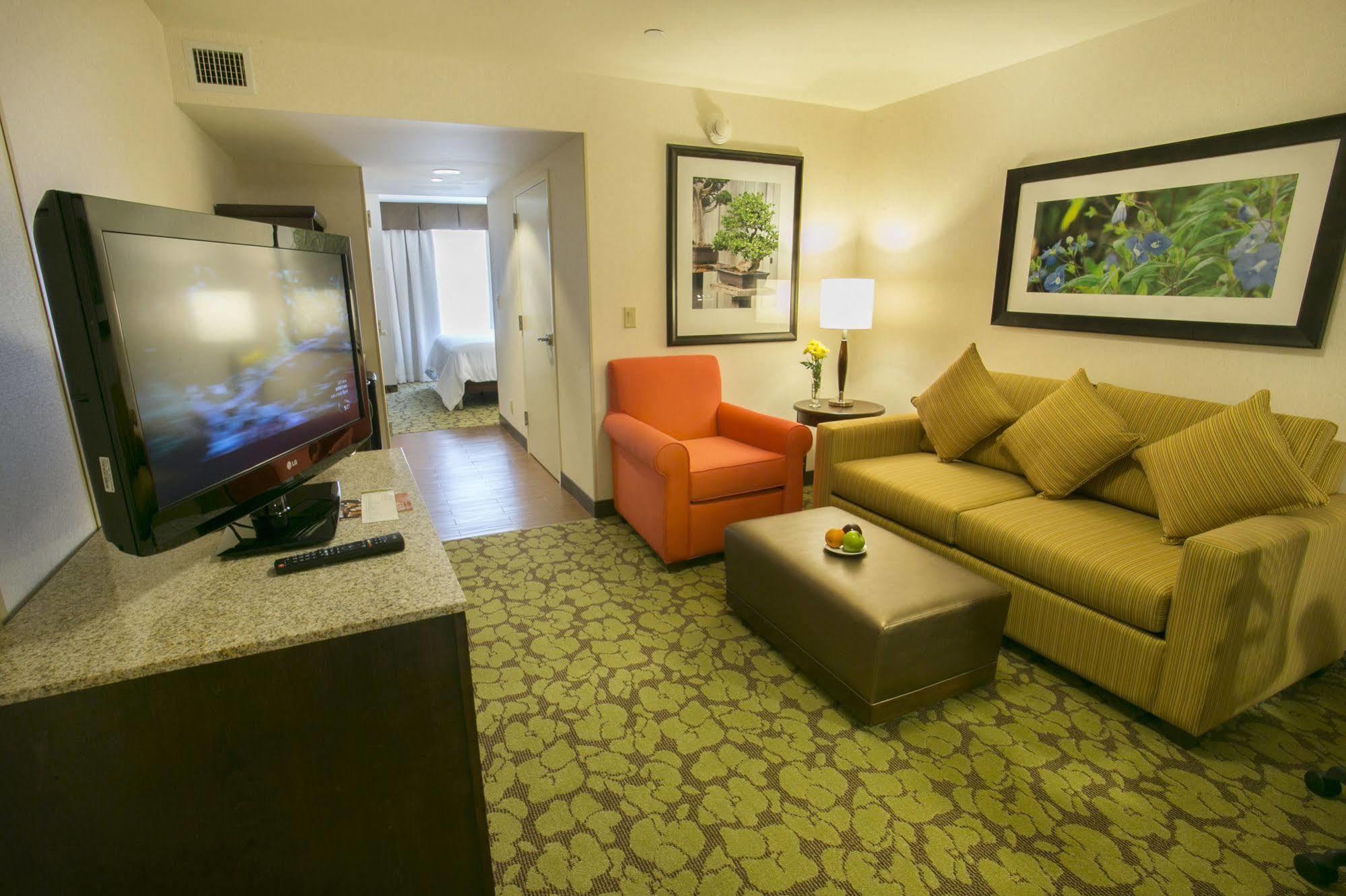 Hilton Garden Inn Stony Brook Eksteriør billede