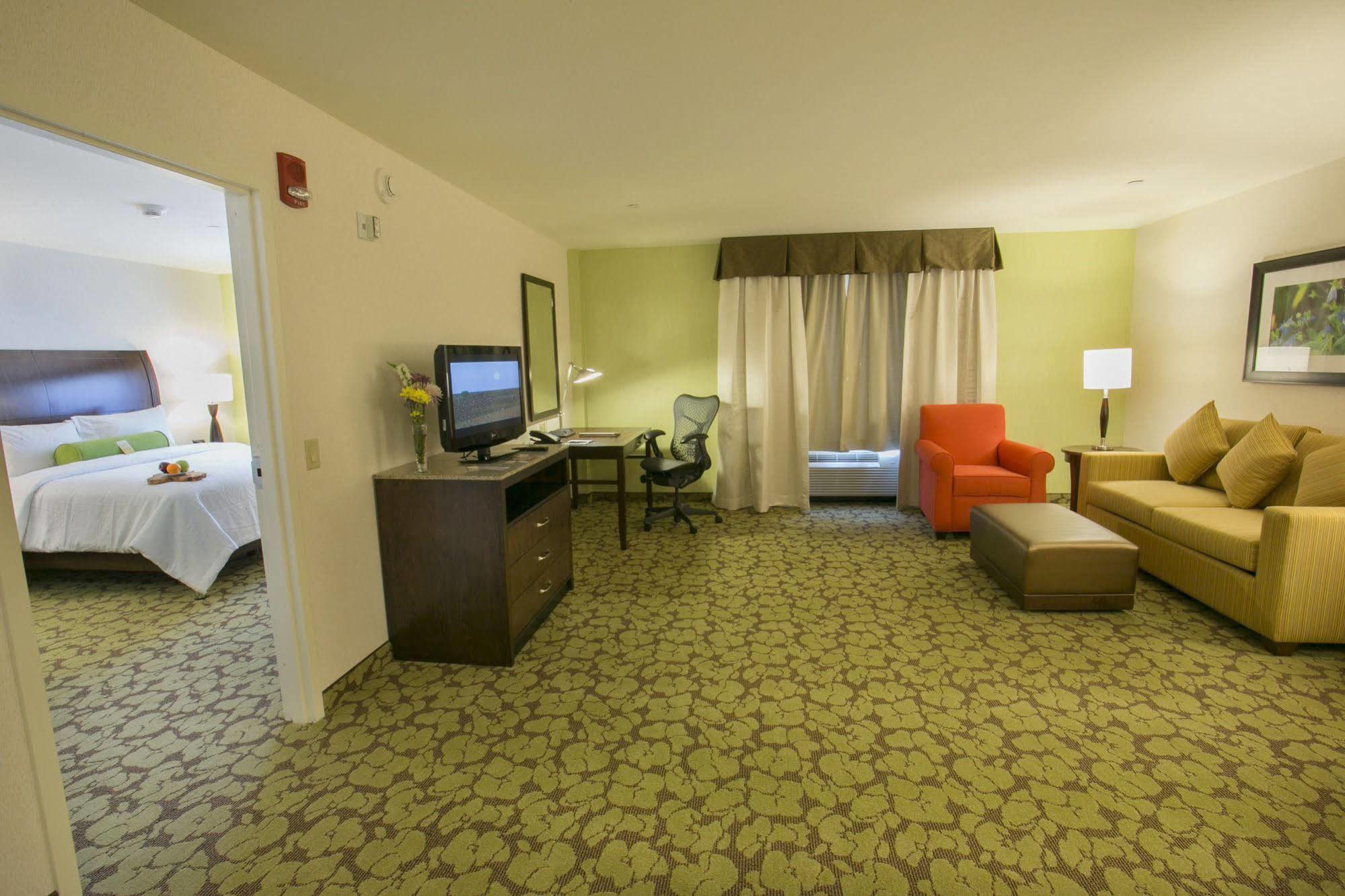 Hilton Garden Inn Stony Brook Eksteriør billede