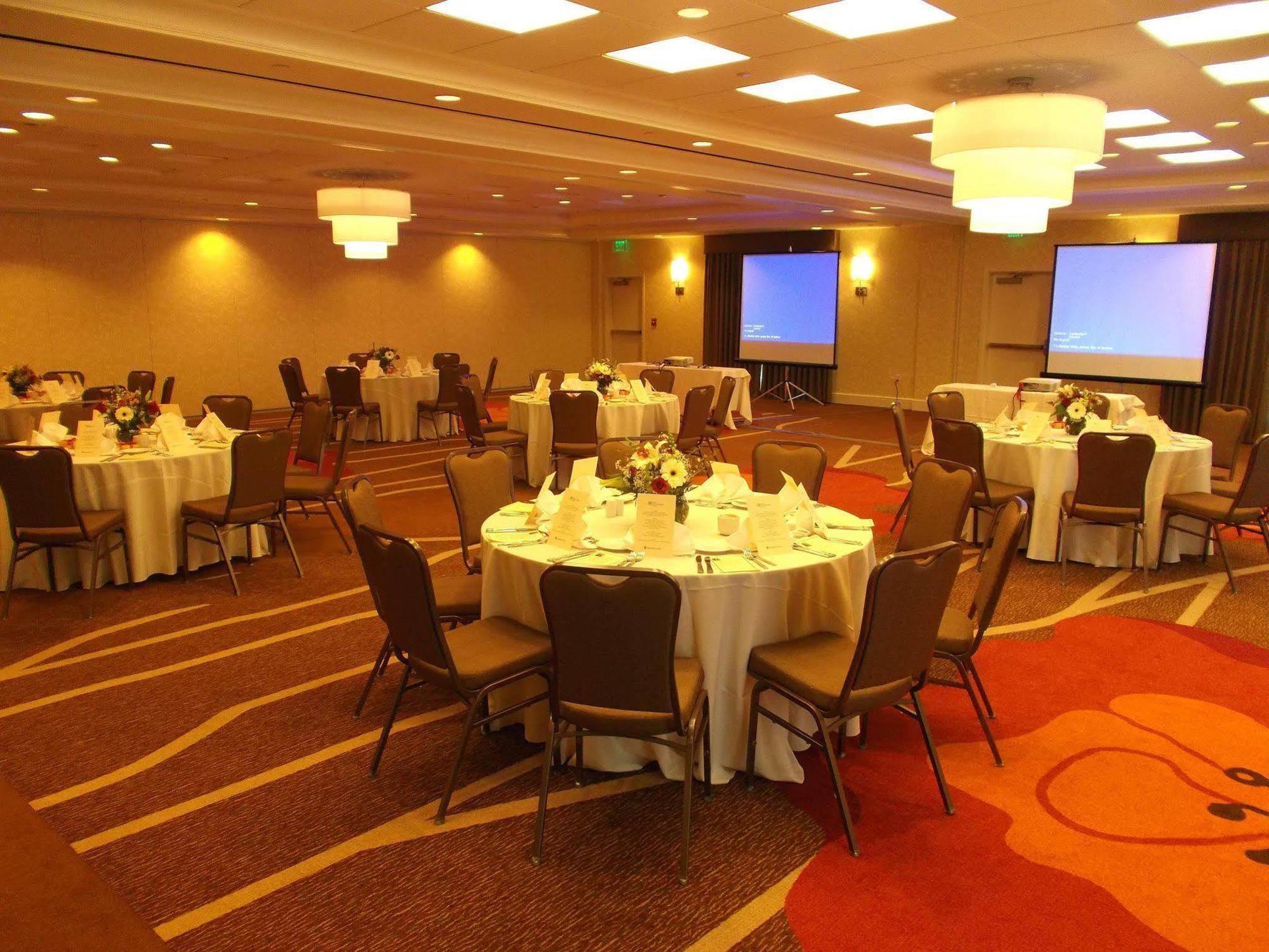 Hilton Garden Inn Stony Brook Eksteriør billede