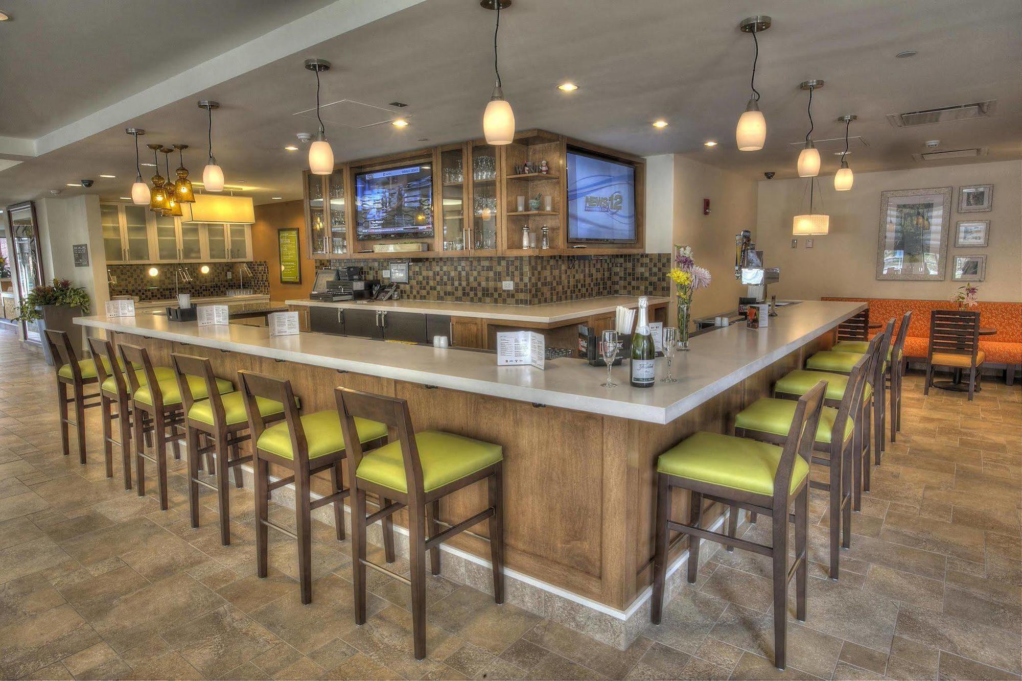 Hilton Garden Inn Stony Brook Eksteriør billede
