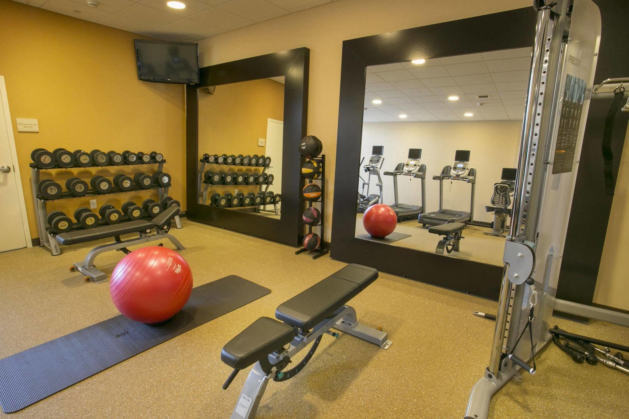 Hilton Garden Inn Stony Brook Eksteriør billede